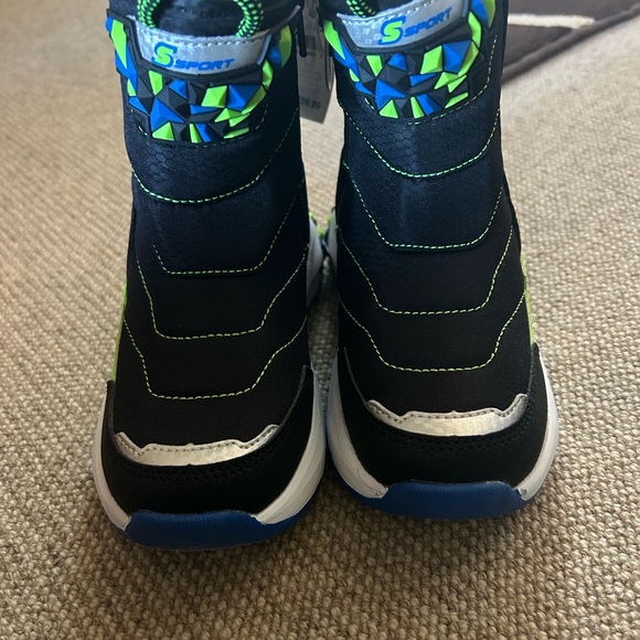 Sport by sketchers kids boots size 11C - Picture 1 of 9